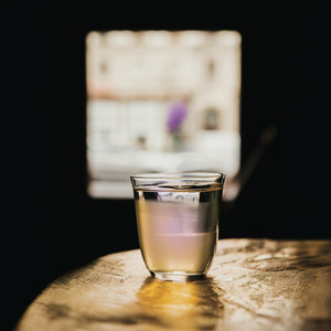 RIZZ - mocktail vassa zero v a nealkoholické bílé víno